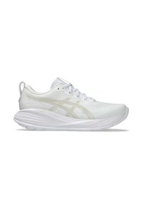 Baskets de course blanches avec une tige en tissu lisse, un logo discret et une semelle épaisse et rembourrée pour un confort et un soutien accrus.