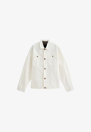 Weiße Baumwolljacke mit Kragen, Vorderknöpfen und zwei Brusttaschen. Hat einen lockeren Schnitt mit langen Ärmeln und einer schlichten Textur.