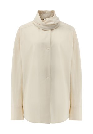 Beige Bluse aus glattem Stoff, mit hohem Kragen, langen Ärmeln und durchgehender Knopfleiste. Taillierte Passform mit minimalistischem Design.