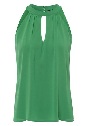 Blouse verte sans manches avec un col montant, présentant une petite découpe en forme de trou de serrure à l'avant et des détails plissés près du col.