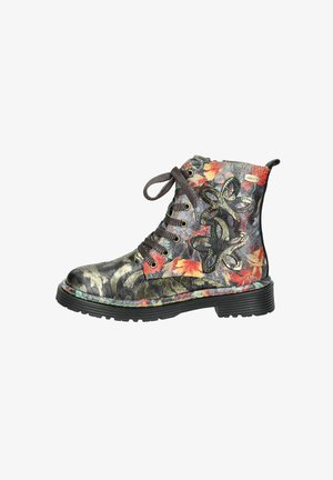 Bottine à lacets en matériau synthétique multicolore et texturé, ornée de motifs floraux et de feuilles, avec une pointe ronde et une semelle épaisse noire.