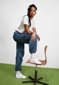 Reebok Classic Trainers - grey