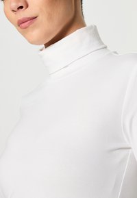 Thumbnail Image 9