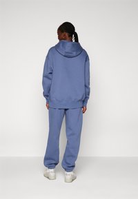 Nike Performance INTER PHNX FLEECE HR OS PANTS - Klubu apģērbs - diffused blue/black/lyon blue