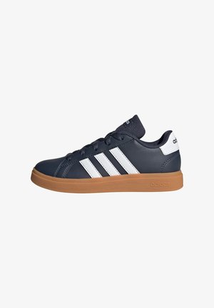 adidas Sportswear GRAND COURT 2.0 - Scarpe da allenamento - shadow navy cloud white gum