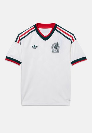 Maillot de football blanc avec épaules rayées rouges et vertes, col en V, et emblème "Mexico" avec aigle et ballon de football sur la poitrine.