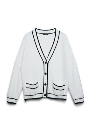 Weißer Cardigan mit schwarzem Rand, schwarzen Knöpfen, zwei Vorderentaschen und langen Ärmeln, präsentiert vor weißem Hintergrund.