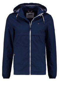 Giacca leggera blu navy con cappuccio, cerniera frontale e due tasche laterali. Presenta polsini elastici e cerniera bianca a contrasto. Logo del marchio sul petto.