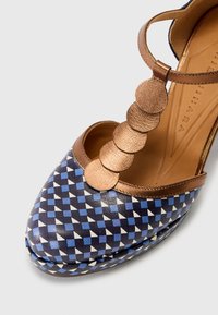 Chie Mihara DAFRA - Avokkaat - timbal blue/dali cobre/navy