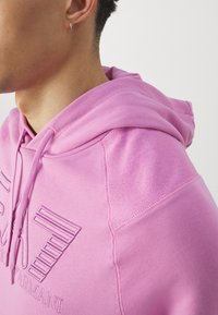 EA7 Emporio Armani UNISEX różowy