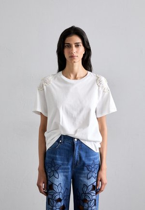 - T-shirt z nadrukiem