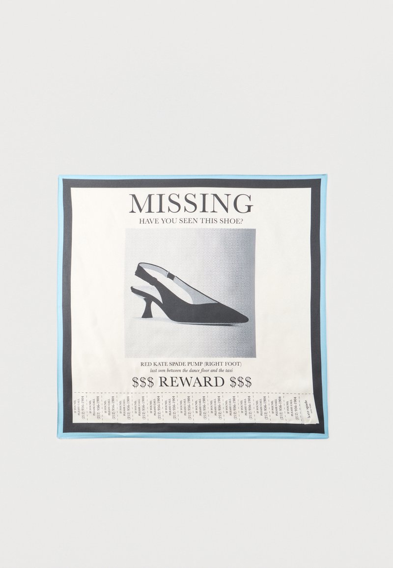 Αφίσα για εξαφάνιση με φωτογραφία ενός μαύρου γοβάκι Red Kate Spade, προσφέροντας αμοιβή, και λωρίδες επαφής για αποκόλληση στο κάτω μέρος.