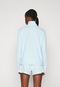 Nike Performance Langarmshirt - glacier blue/aster pink