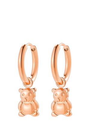 Orecchini a cerchio in oro rosa, ciascuno con un piccolo ciondolo a forma di orsetto appeso al cerchio.