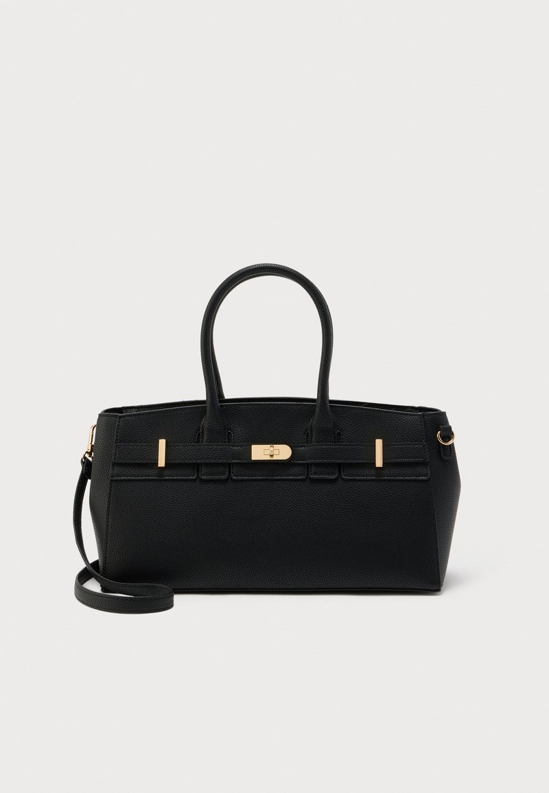 Sac à main en cuir noir avec doubles poignées, bandoulière amovible et détail de fermoir doré sur la ceinture avant.