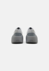 Nike Performance AIR ZOOM TR 1 - Scarpe da allenamento - light smoke grey/white