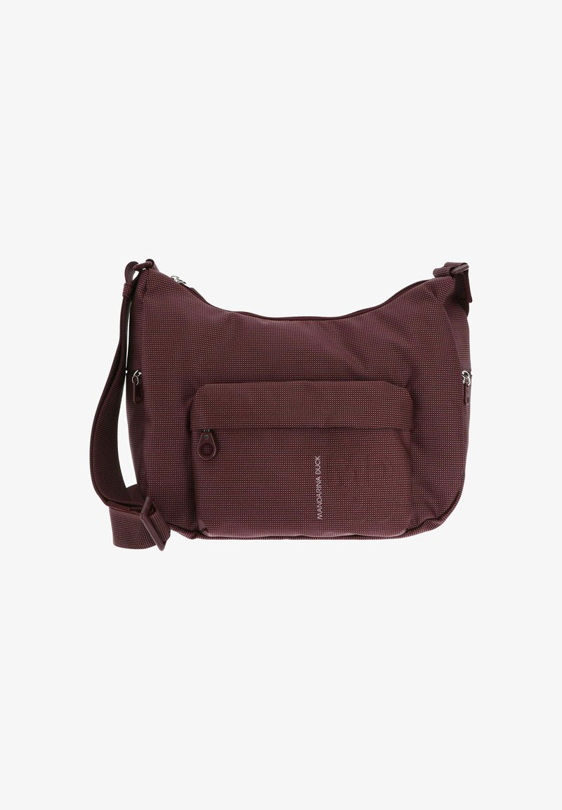 Sacochе noire rouge foncé à bandoulière réglable, poche zippée à l'avant, deux zips sur les côtés et texture à pois subtils.