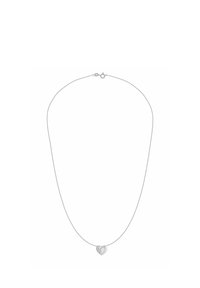 Collana con catena argentata con ciondolo a forma di cuore dalla finitura liscia e un piccolo accento di pietre trasparenti su un lato.