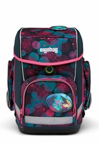 Zaino blu navy con motivo floreale rosa, dotato di spallacci regolabili, una tasca frontale, dettagli riflettenti e una toppa decorativa circolare.