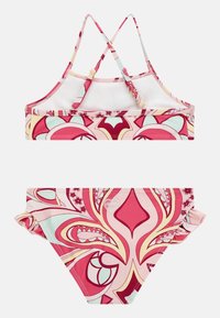 Bikini a fantasia rosa e bianca con motivo floreale. Il top ha spalline sottili incrociate; il fondo presenta dettagli arruffati ai lati.