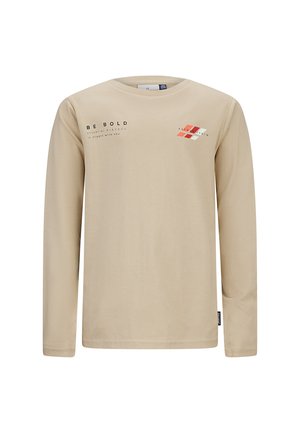Beige Langarm-T-Shirt aus weichem Stoff, mit schwarzem Text und einem rot-weißen Grafikdesign auf der oberen linken Seite.