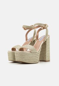 Steve Madden LAYERED - Kõrge kontsaga sandaalid - light gold
