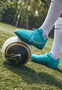 Nike Performance REACT GATO - Dvoranske nogometne kopačke - dusty cactus/barely volt