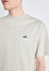 Thumbnail Image 7