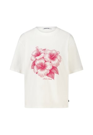 Witte T-shirt met korte mouwen met roze hibiscusbloemgrafiek en kleine tekst onder de bloemen met de tekst „"Dardele Island"“.