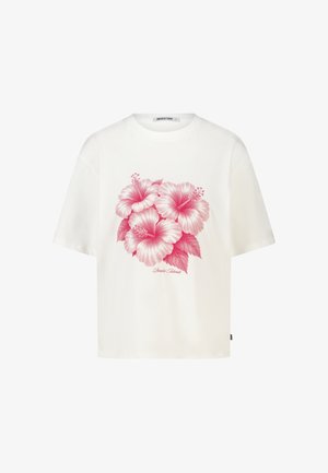 Witte T-shirt met korte mouwen met roze hibiscusbloemgrafiek en kleine tekst onder de bloemen met de tekst „"Dardele Island"“.