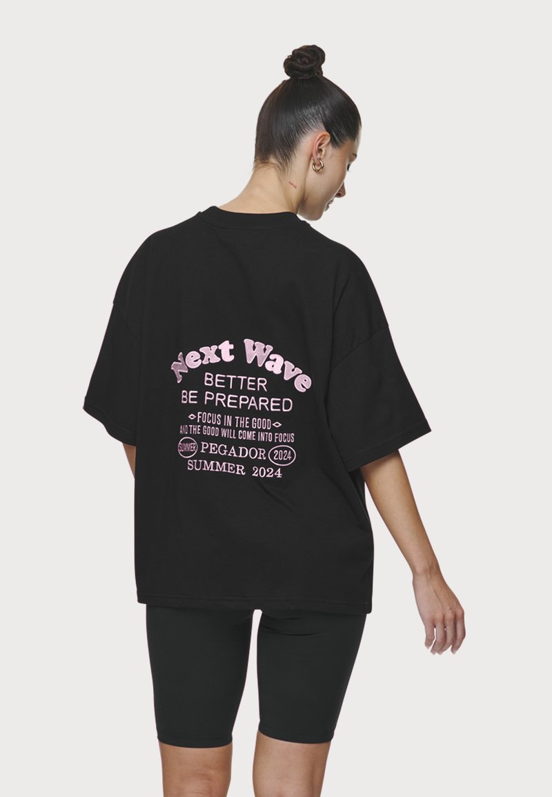 Pegador NAIA HEAVY OVERSIZED TEE - Apdrukāts T-krekls - black