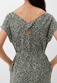 s.Oliver MIT BINDE-DETAIL - Sukienka letnia