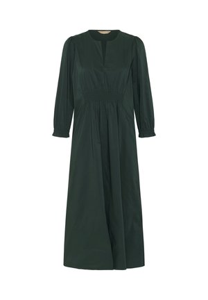 Robe verte foncée à manches longues avec une taille smockée, un col rond et une silhouette fluide. Tissu lisse avec un léger éclat.