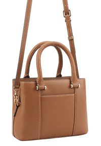 Bruine leren handtas met dubbele handvatten en een verstelbare schouderriem. De gladde textuur en witte stiksels accentueren het ontwerp.