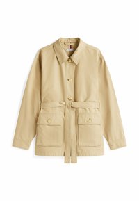 Beige lichtgewicht jas met een kraag, knoopsluiting, belted taille en twee voorzakken. Soepele textuur.