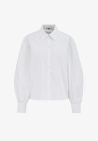 Camisa blanca de botones hecha de tela lisa, con cuello puntiagudo, mangas largas abullonadas y puños abotonados. Sin estampados ni adornos.