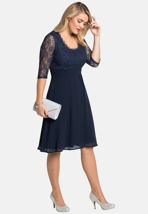 Kleid hellblau festlich