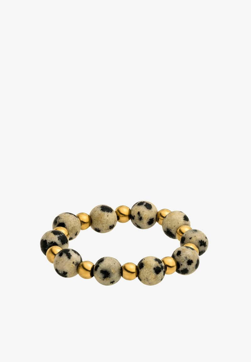 Elastisches Armband mit abwechselnd beige Steinperlen mit schwarzen Sprenkeln und metallic goldenen runden Akzenten. Glatte Textur, runde Form.