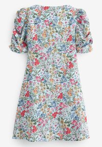 Kukkamekko, jossa on vaaleansininen taustaväri, lyhyet puffihihat ja monivärinen kuvio erilaisista kukista ja lehdistä.