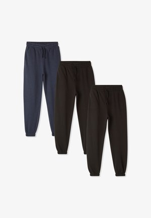 Tre paia di pantaloni jogging: uno blu scuro, due neri. Tutti presentano vita elastica e caviglie a coste. Tessuto morbido con una texture liscia.