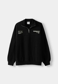 Felpa nera con collo a metà zip. Presenta la scritta "U.S.A." e "KANSAS CITY" ricamate in bianco e beige. Tessuto morbido.