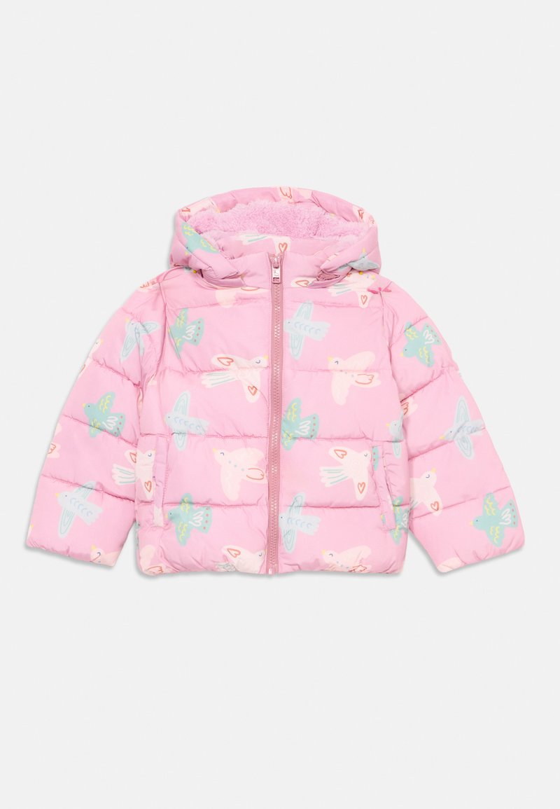 Casaco com capuz acolchoado rosa, com fecho à frente, dois bolsos laterais e um padrão de pássaros e corações multicoloridos para crianças pequenas.