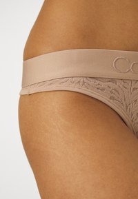 Calvin Klein Underwear THONG INTRINSIC - String - cedar