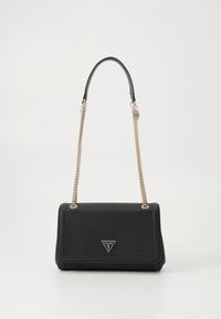 Geantă neagră din material sintetic cu formă structurată, prevăzută cu clapetă frontală, curea lanț auriu și accent cu logo triunghiular.