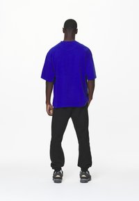 Pegador LOGO BOXY TEE - Jednoduché tričko - washed endless blue