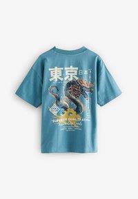 Next RELAXED FIT SHORT SLEEVE GRAPHIC STANDARD - T-Shirt print - teal blue dragon back print