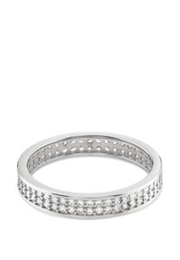 Bague en argent ornée de diamants, avec une bande lisse et une rangée de zircones cubiques claires le long du bord extérieur, présentant une texture intérieure complexe.