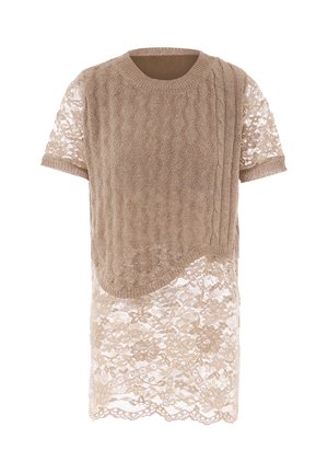 Beige kjole med en struktureret strikket overdel med korte ærmer og en blonder nederdel, prydet med blomster mønstre og en bølget kant.