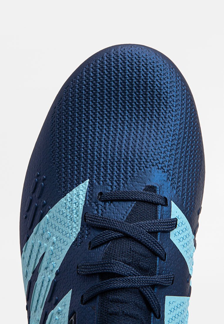 Fußballschuhe für weichen Untergrund