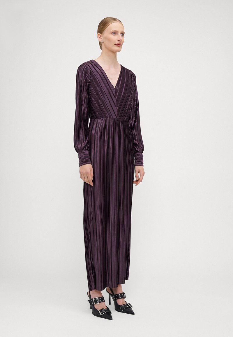 yas pleated maxi dress Buy Y.A.S Pink Yasolinda Pleated Maxi Dress in Satin For Women Online